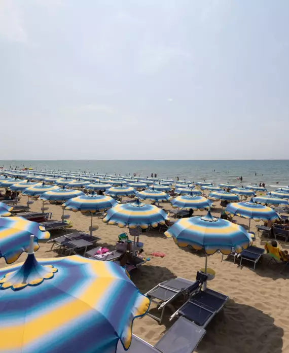 Ombrelloni del lido Oasi Sperlonga